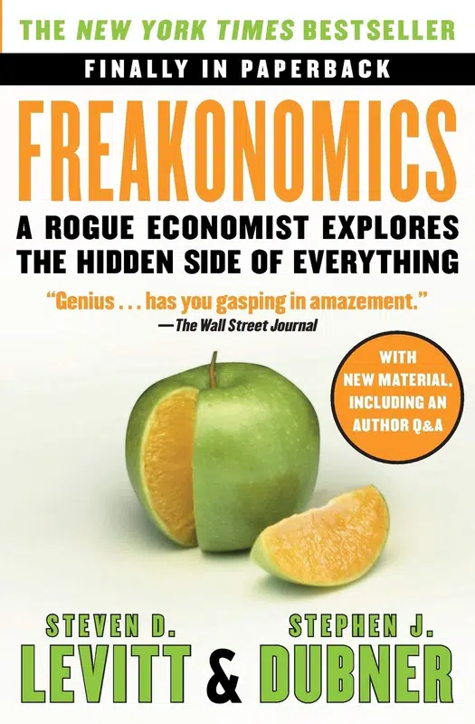 Steven Levitt, Stephen J. Dubner: Freakonomics: A Rogue Economist Explores the Hidden Side of Everything (Paperback, english language, 2014, Penguin)
