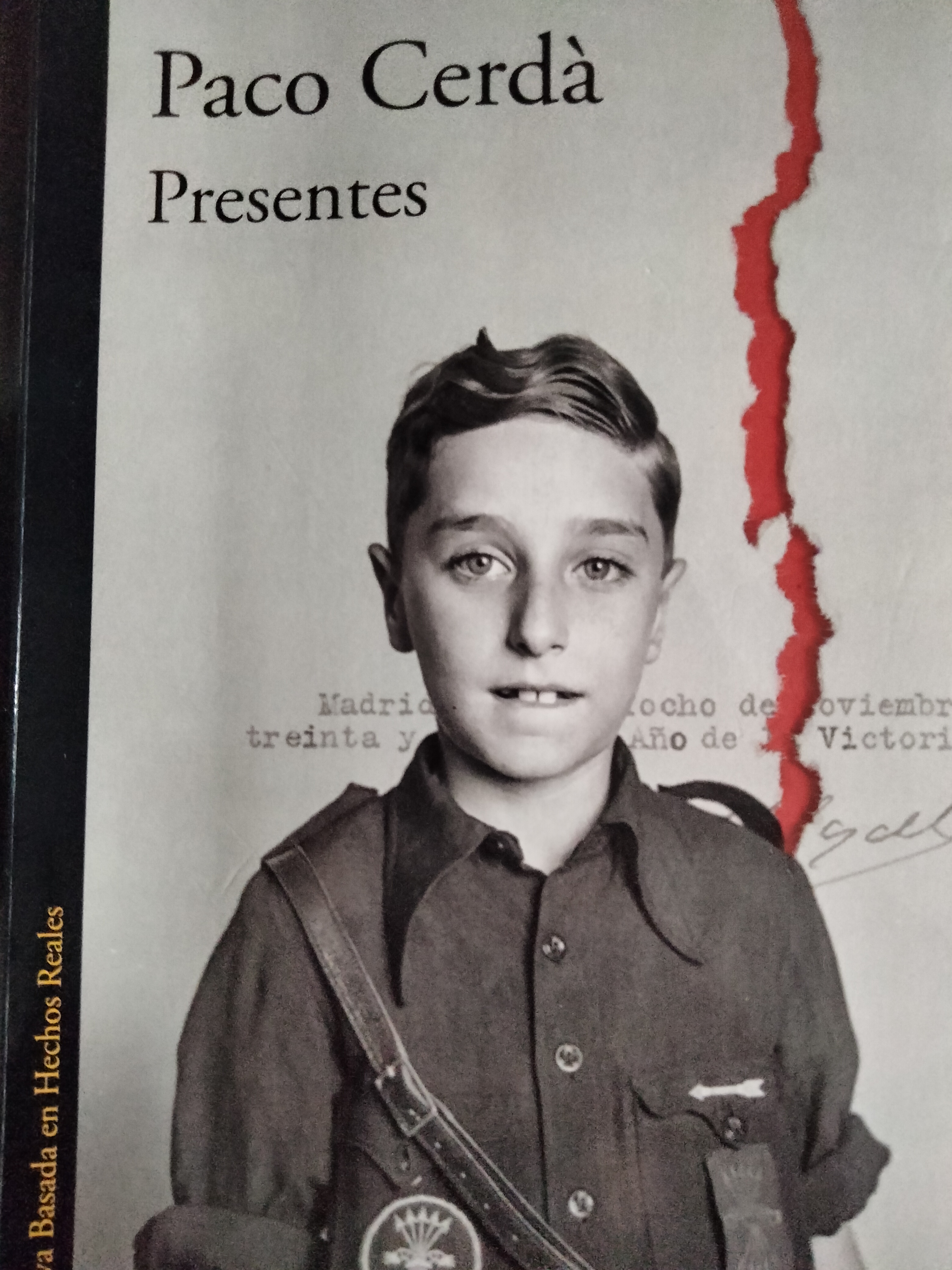 Presentes (Paperback, Gaztelania language, 2024, Alfaguara)