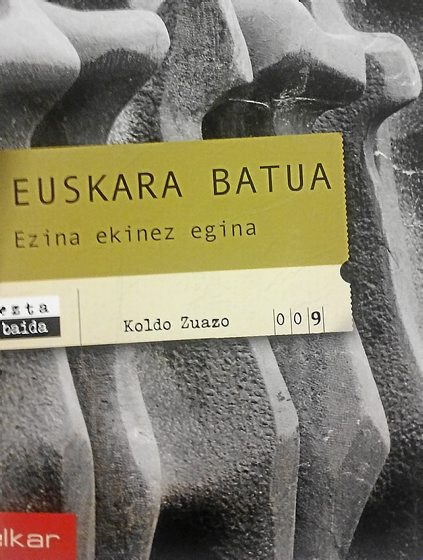 Koldo Zuazo: Euskara batua: ezina ekinez egina (Basque language, 2005, Elkar)